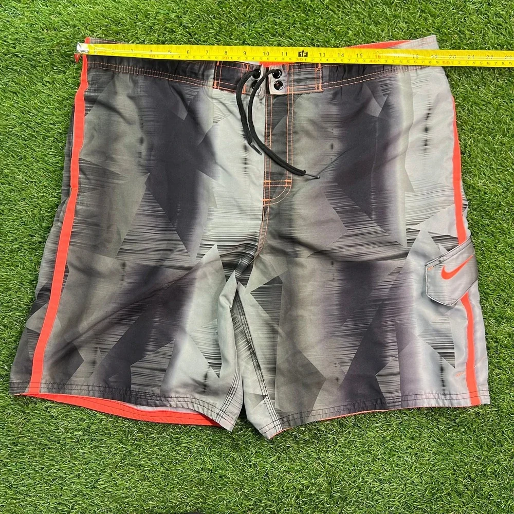 Nike Swim Trunks L Gray Black Geometric Board Shorts Red Trim Surf‎ Pocket
